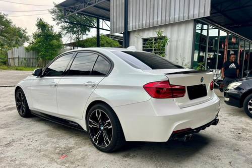 Old 2016 BMW 3 Series Sedan 320i Sport